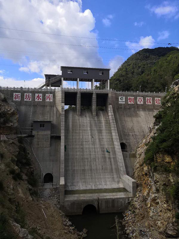 福建上杭新坊水库大坝、启闭机、供水管道、管理房